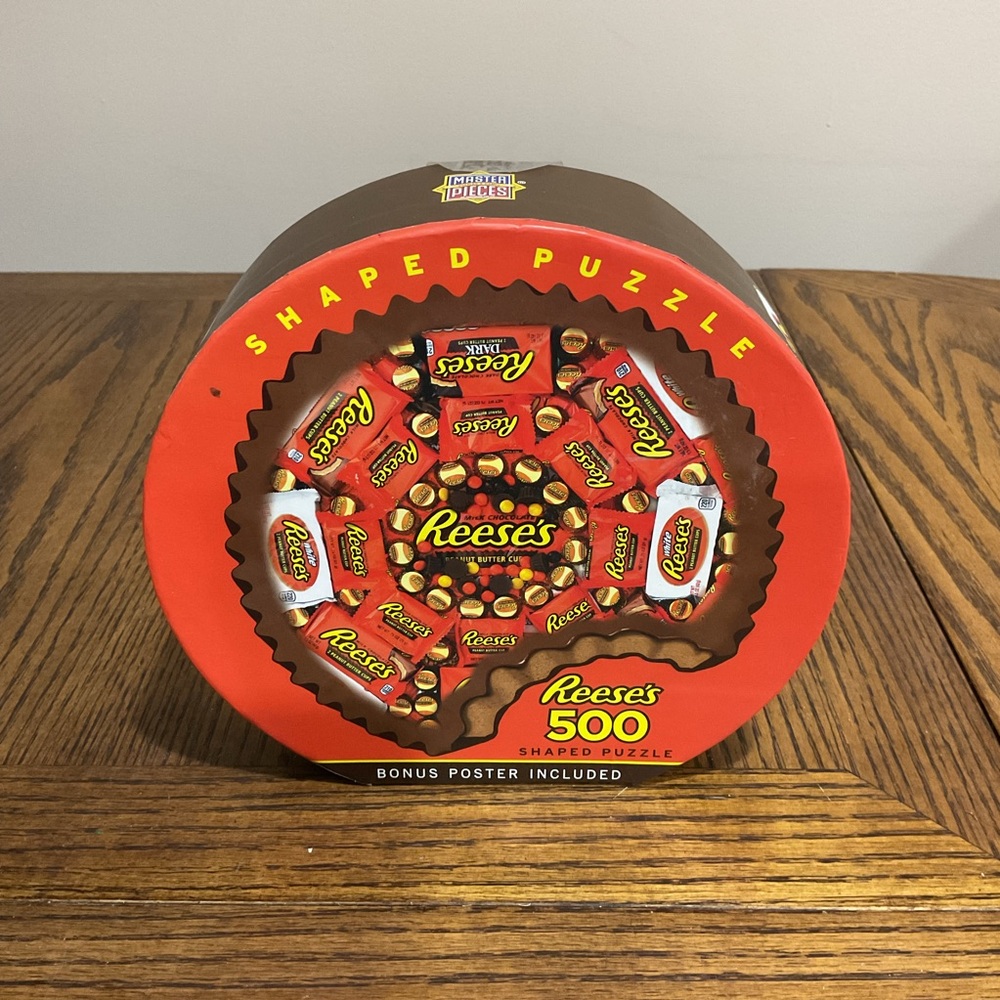 Reese's Candy Shaped Puzzle - 500 Pieces - Poster included